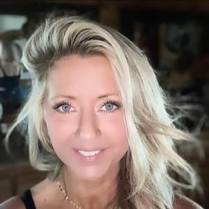 Meet your Posher, Lee, the owner of Addie’s Closet!
